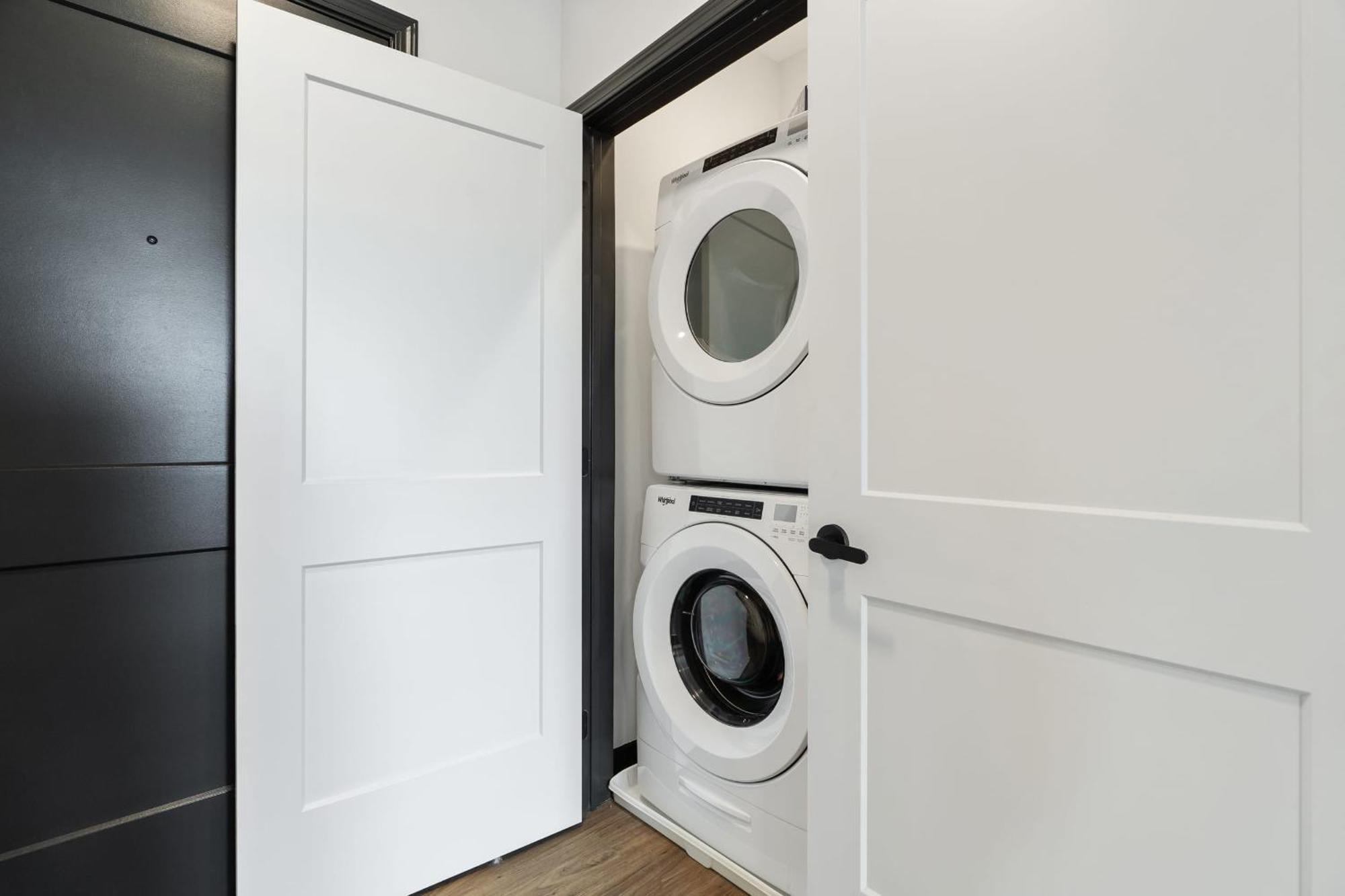Cozysuites On Mass With Garage Parking #7 Ινδιανάπολη Εξωτερικό φωτογραφία