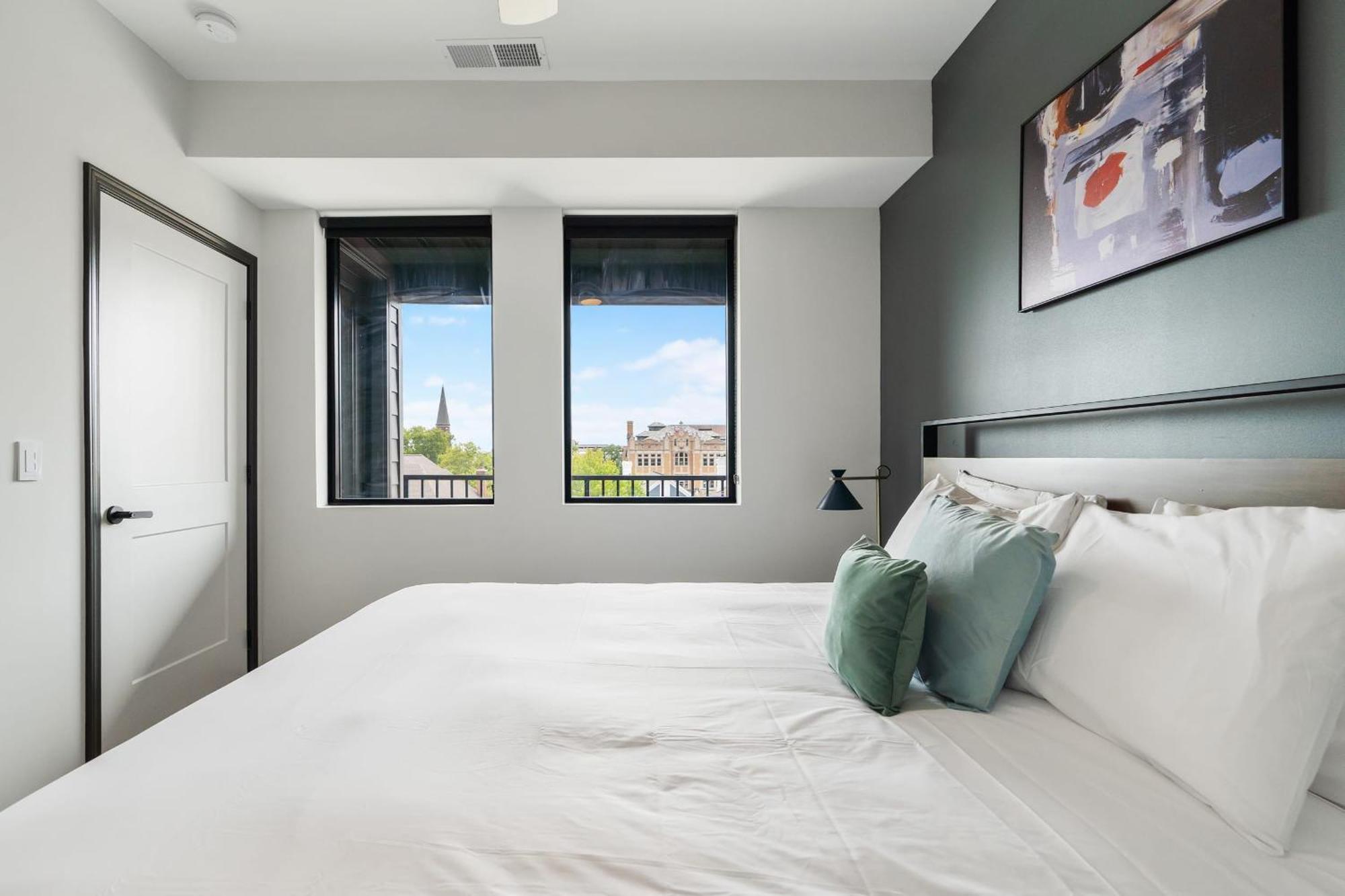 Cozysuites On Mass With Garage Parking #7 Ινδιανάπολη Εξωτερικό φωτογραφία
